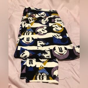 Disney leggings plus size 5 pairs. Smoke free home. LuLaRoe